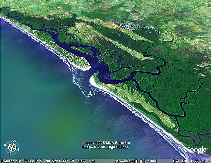 Satellite view of the entrance and estuary. (Source: http://www.geoelsal.lybelula.net/zona.html)