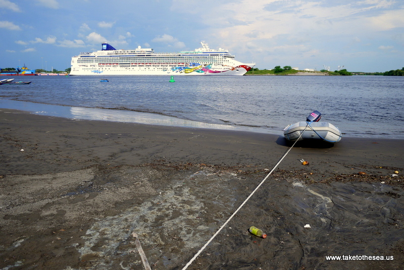 Cruise ships started arriving on a semi-regular basis. More gringos everywhere! Our mode of transportation is a bit less...gigantic.